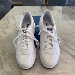 Men’s size 15
Reebok Classic Mens White Sneakers- Size 15